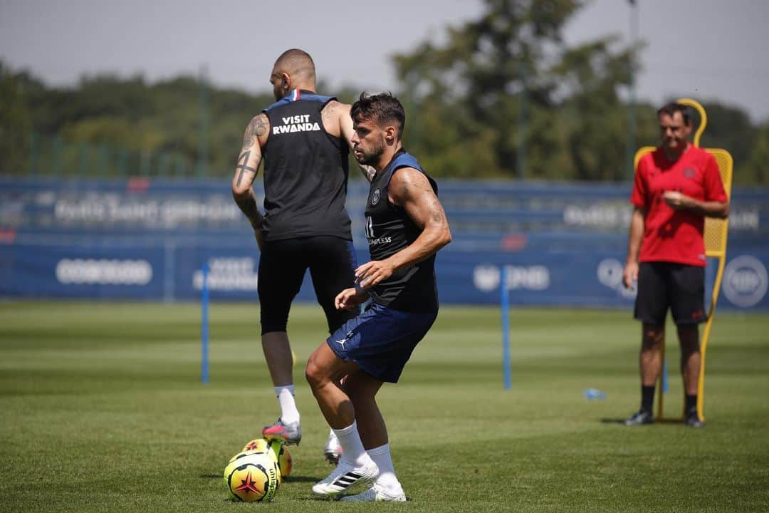 ファン・ベルナトさんのインスタグラム写真 - (ファン・ベルナトInstagram)「First day⚽️」6月26日 2時22分 - juanbernat