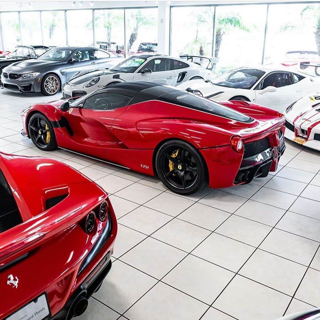 Amazing Carsさんのインスタグラム写真 - (Amazing CarsInstagram)「What is your favorite Ferrari?! Photo via: @tshenphotography  Second page: @M85Media  Other page: @StancedAutohaus  #Ferrari #LaFerrari #AmazingCars247」6月26日 2時57分 - amazingcars247
