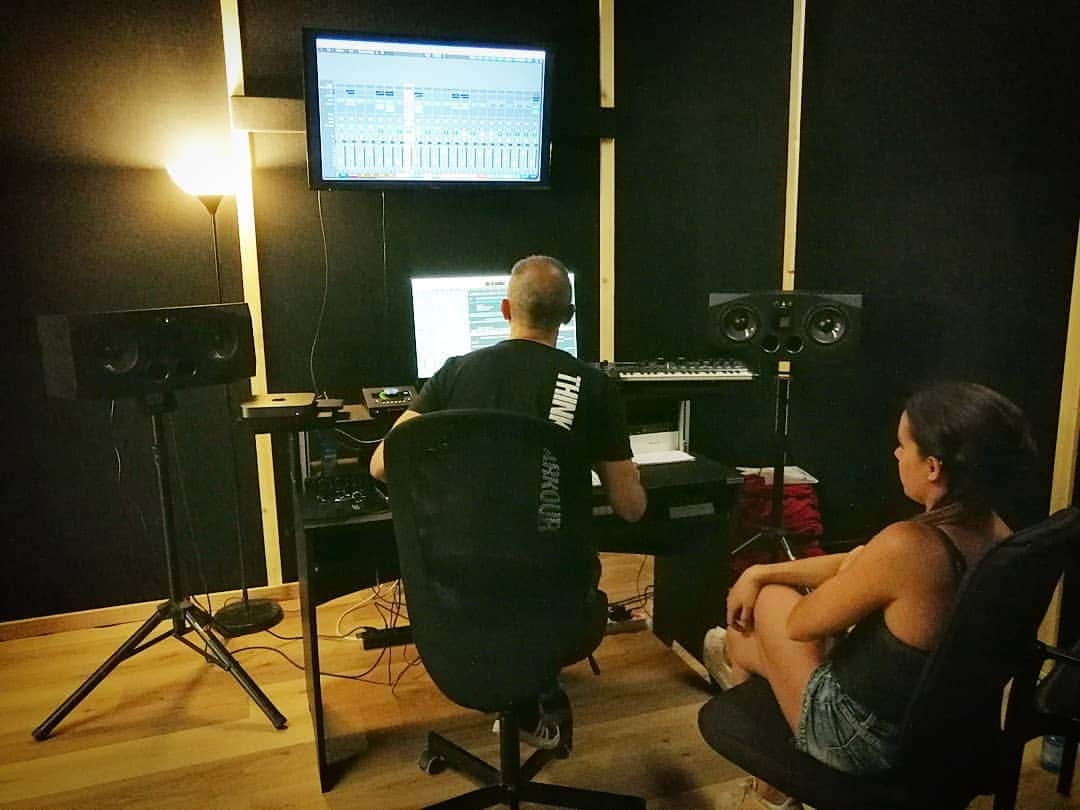 バネッサ・フェラーリさんのインスタグラム写真 - (バネッサ・フェラーリInstagram)「New Beat in progress⚠️🎧 🎚️🎵 Stiamo lavorando a un nuovo pezzo per il mio corpo libero, maaa... #NOSPOILER 🤫💓 #newmusic #floor  #vanessaferrari #gymnastics #goodvibes #beat」6月26日 2時58分 - ferrarivany