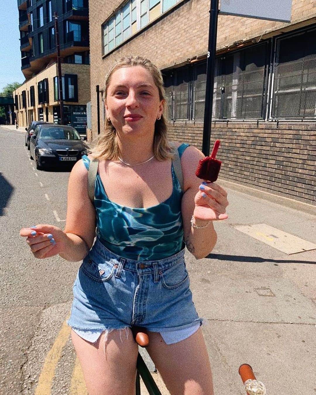 Estée Lalondeのインスタグラム：「My day at the swamp 🌞🧟‍♀️ ALSO IT’S MY BIKE SEAT!!!!! 🍆 #ELwears」