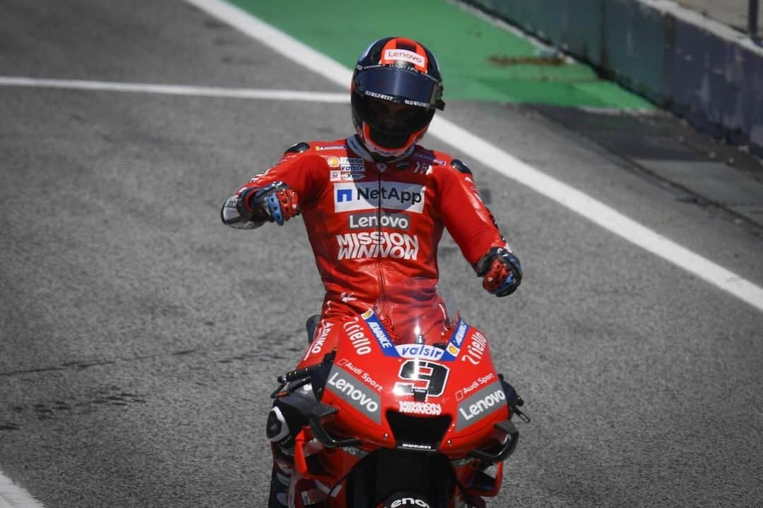 MotoGPさんのインスタグラム写真 - (MotoGPInstagram)「2020 will be the last season for @petrux9 in the @ducaticorse box, but the good memories will always remain! 🤩 #SwipeLeft ⬅️ to remember some of the sweetest moments of the Italian rider in red! 👀 #DP9 #MotoGP #Motorcycle #Racing #Motorsport」6月26日 3時13分 - motogp