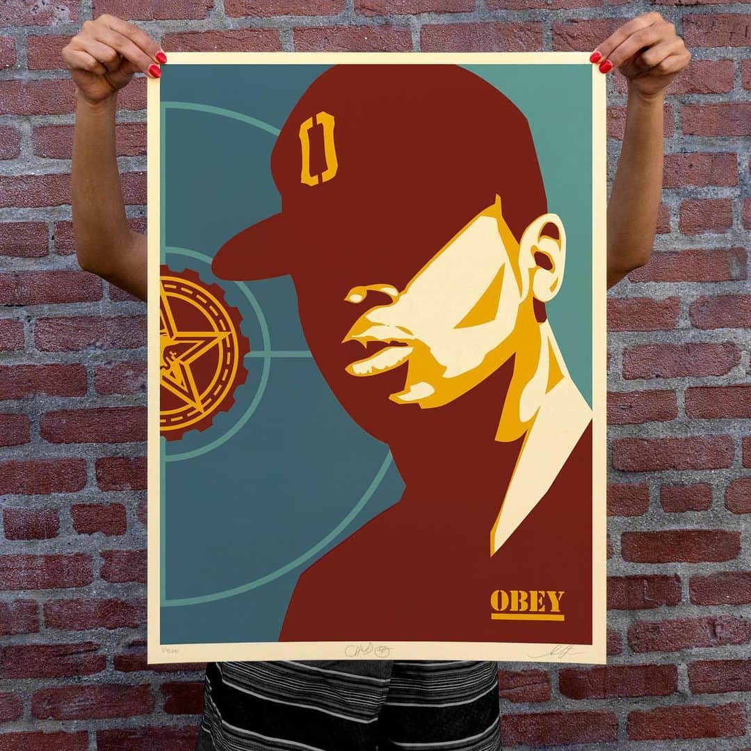 Shepard Faireyのインスタグラム：「CHUCK D: FIGHT THE POWER AVAILABLE TUESDAY, JUNE 30TH!⁠ ⠀⠀⠀⠀⠀⠀⠀⠀⠀⁣⁠⠀ "Shepard says I’ve inspired him, but he’s inspired me. Artists need to connect and collaborate. Lift each other up, when we can. This isn't our first print together. But it's the first one we've done since the US is turning and folks are in the streets. The world is a different place now, but art is still important.” - @mrchuckd_pe ⠀⠀⠀⠀⠀⠀⠀⠀⠀⁣⁠⠀ Chuck D has long been a hero of mine as founder and leader of Public Enemy. He’s s an outspoken social and political voice, and activist. Chuck's lyrics always spoke truth to power. He is a trailblazer and true original. Public Enemy created a lane in music that few have had the guts to travel.  I'm always looking for excuses to collaborate with Chuck and celebrate his influence on me and culture in general. ⠀⠀⠀⠀⠀⠀⠀⠀⠀⁣⁠⠀ I was very happy to be asked to participate in his upcoming art show ' The Terrordome’ and create a new colorway of my first portrait of Chuck. The art show at Black Book Gallery in Denver will now be online because of COVID-19, more information is coming on that, but the 'Chuck D: Fight the Power' print will be available June 30 on obeygiant.com. ⠀⠀⠀⠀⠀⠀⠀⠀⠀⁣⁠⠀ If you don't own Public Enemy's 'It Takes A Nation of Millions To Hold Us Back,' or 'Fear of a Black Planet,' listen to them and witness what music at the pinnacle of its sonic, political, and revolutionary potential can be. Proceeds from this print will go to Black Lives Matter Greater NYC. All prints signed by Shepard and Chuck D. Thanks for the inspiration, Chuck! -Shepard ⠀⠀⠀⠀⠀⠀⠀⠀⠀⁣⁠⠀ Chuck D: Fight the Power. 18 x 24 inches. Screen print on cream Speckletone paper. Signed by Chuck D and Shepard Fairey. Numbered edition of 500. $80. Proceeds go to Black Lives Matter Greater NYC. Available on Tuesday, June 30th @ 10 AM PDT at https://store.obeygiant.com/collections/prints. Max order: 1 per customer/household. International customers are responsible for import fees due upon delivery.⁣ Orders may be delayed due to COVID19. ALL SALES FINAL.」