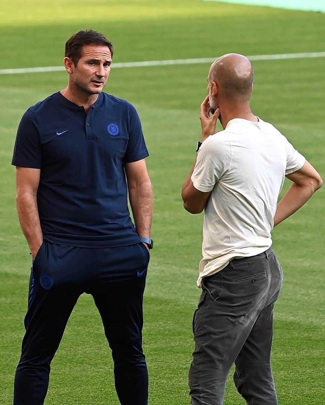 チェルシーFCさんのインスタグラム写真 - (チェルシーFCInstagram)「Talking #CHEMCI... 💭 @franklampard #CFC #Chelsea」6月26日 3時45分 - chelseafc