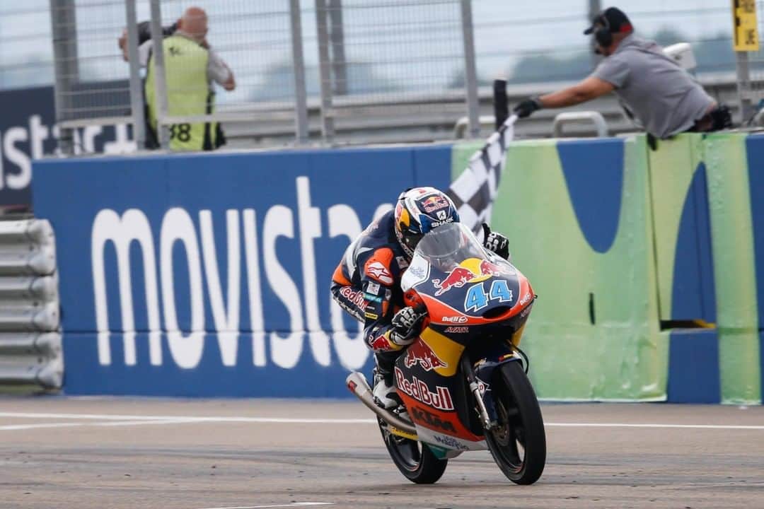 MotoGPさんのインスタグラム写真 - (MotoGPInstagram)「@migueloliveira44 will be a KTM Factory Racing rider next season! What better time to remember some of the best moments of his career, that led him to get a factory ride in MotoGP! 👀 #SwipeLeft ⬅️ #MO88 #MotoGP #Motorcycle #Racing #Motorsport」6月26日 4時01分 - motogp