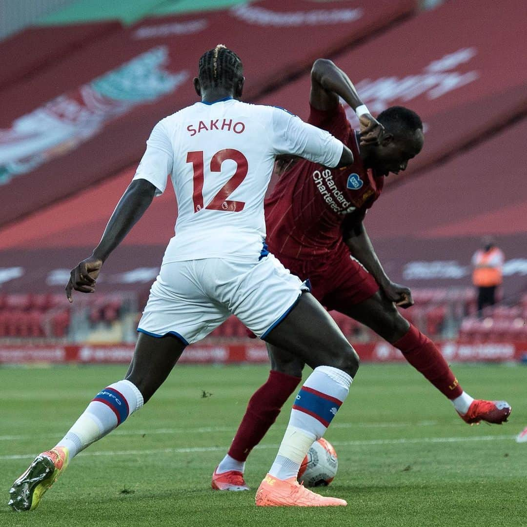 ママドゥ・サコーのインスタグラム：「⚽️🔵🔴 #CPFCFamily #TeamSakho」