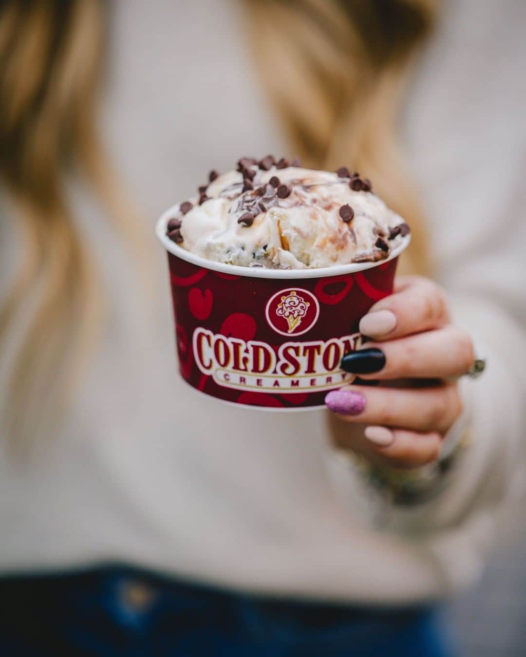 コールド・ストーン・クリーマリーのインスタグラム：「Thursday night plans should look a little something like this.... Contact your local store for curbside pickup, delivery and takeout options!」
