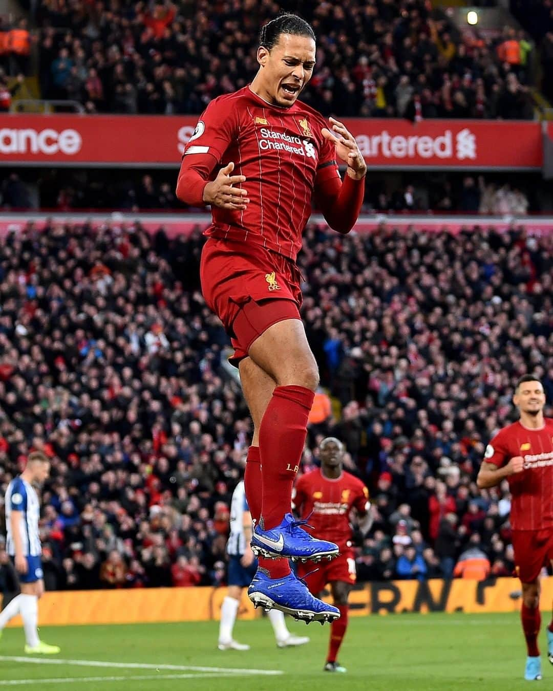 リヴァプールFCさんのインスタグラム写真 - (リヴァプールFCInstagram)「2⃣3⃣ consecutive @premierleague home wins 💫 THIS TEAM 😍 #LFC #LiverpoolFC #Liverpool #PL #PremierLeague #Anfield」6月26日 4時18分 - liverpoolfc