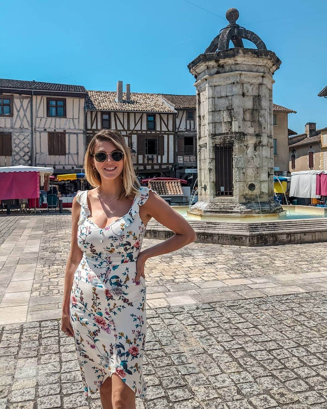 Ashley Jamesさんのインスタグラム写真 - (Ashley JamesInstagram)「Bonjour 🇫🇷❤️ 11 hours of driving never felt so good... I'm so happy to be in France after months of lockdown. I definitely appreciate things SO much more. Just want to make it clear that we haven't broken any rules. Just wish Snoop could have come but his rabies jab had expired and I couldn't get it done in time... Next time. ❤️」6月26日 4時28分 - ashleylouisejames