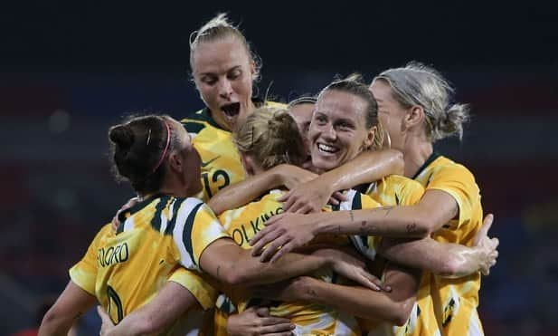 タメカ・バットさんのインスタグラム写真 - (タメカ・バットInstagram)「Yeeaaahhh we did!!!! 🥳🎉😭⚽️👏🏽 can’t find the right emoji for the emotions right now! 😄 #asone #gomatildas」6月26日 4時58分 - tamekayallop