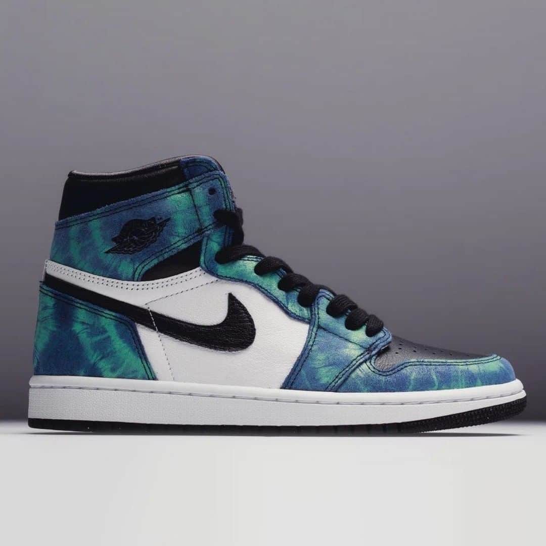 Sneaker Newsさんのインスタグラム写真 - (Sneaker NewsInstagram)「The Air Jordan 1 Retro High OG "Tie Dye" officially releases on June 26th in women's, pre-school, and toddler sizing. Need these for the summer! Nike SNKRS will release shoes on 6/29. Hit the link in our bio for details.」6月26日 5時00分 - sneakernews