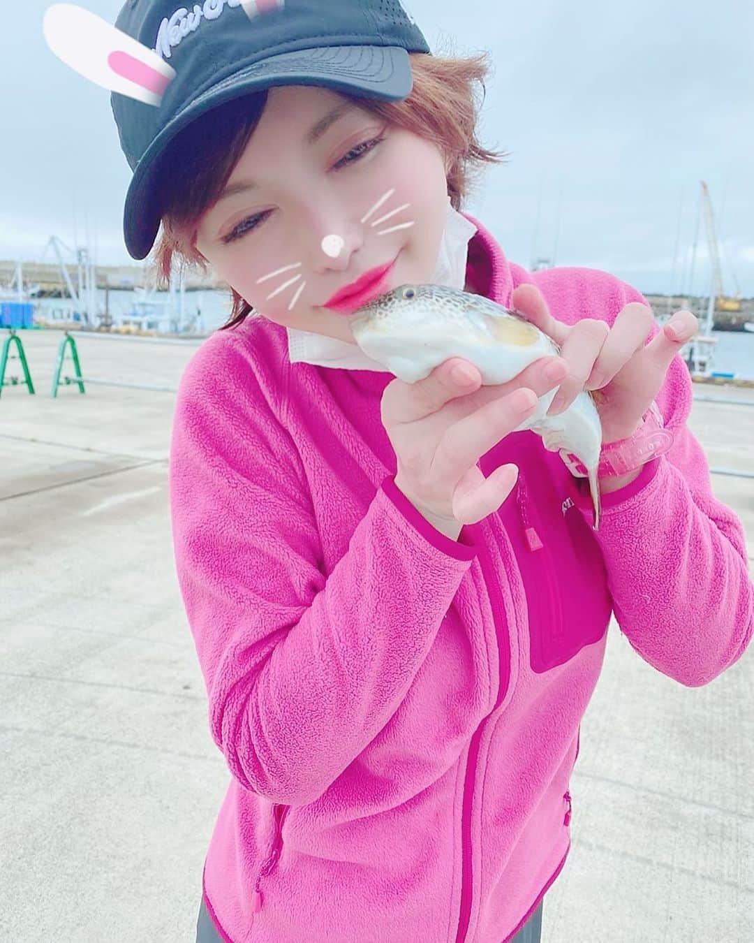 里美ゆりあのインスタグラム：「フグにゃん♥️ #釣り #フグ #cute」