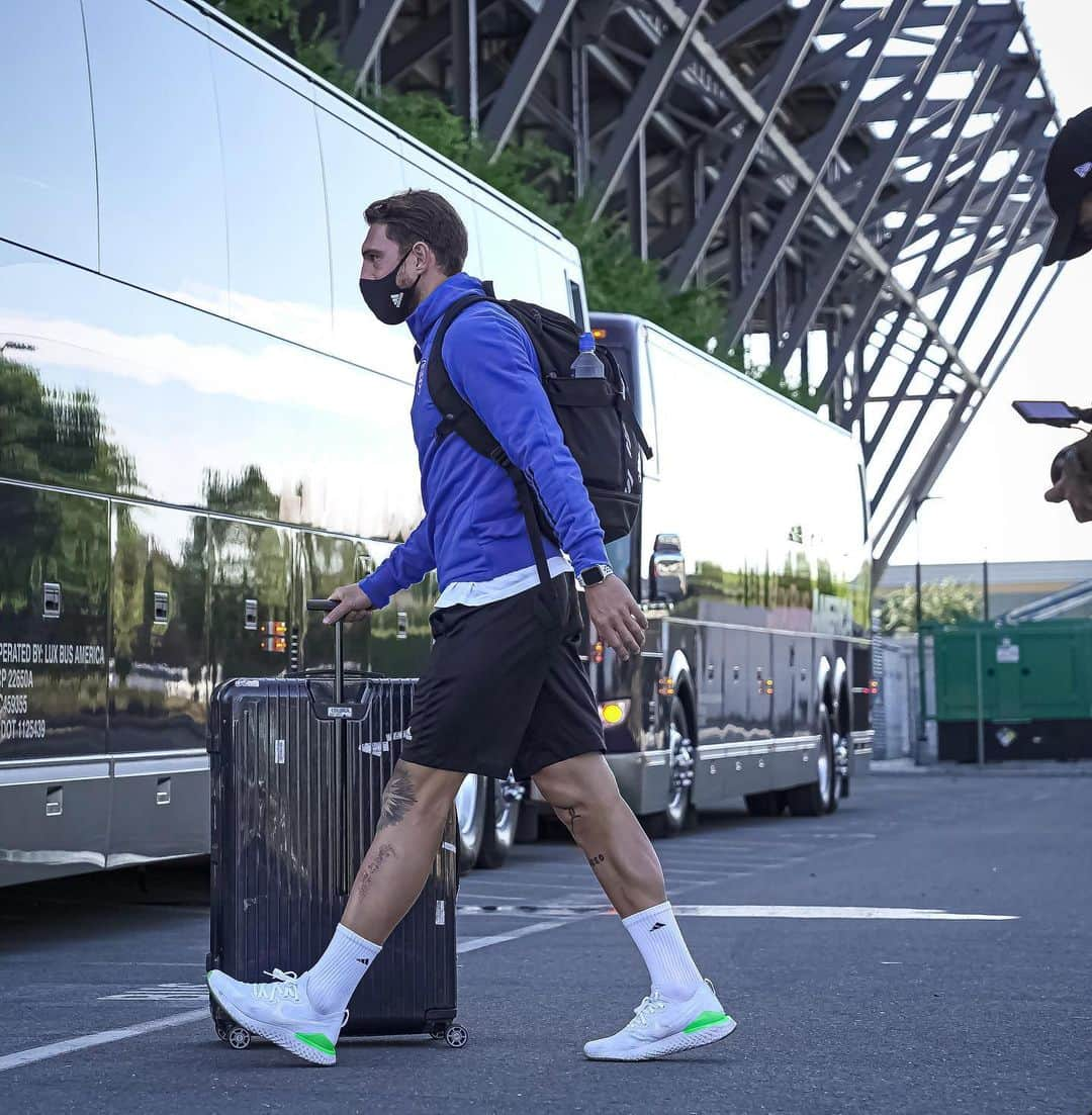 グラム・カシアさんのインスタグラム写真 - (グラム・カシアInstagram)「Back to business! Can’t wait to get back on the pitch! #MLSisback」6月26日 5時28分 - 37gk