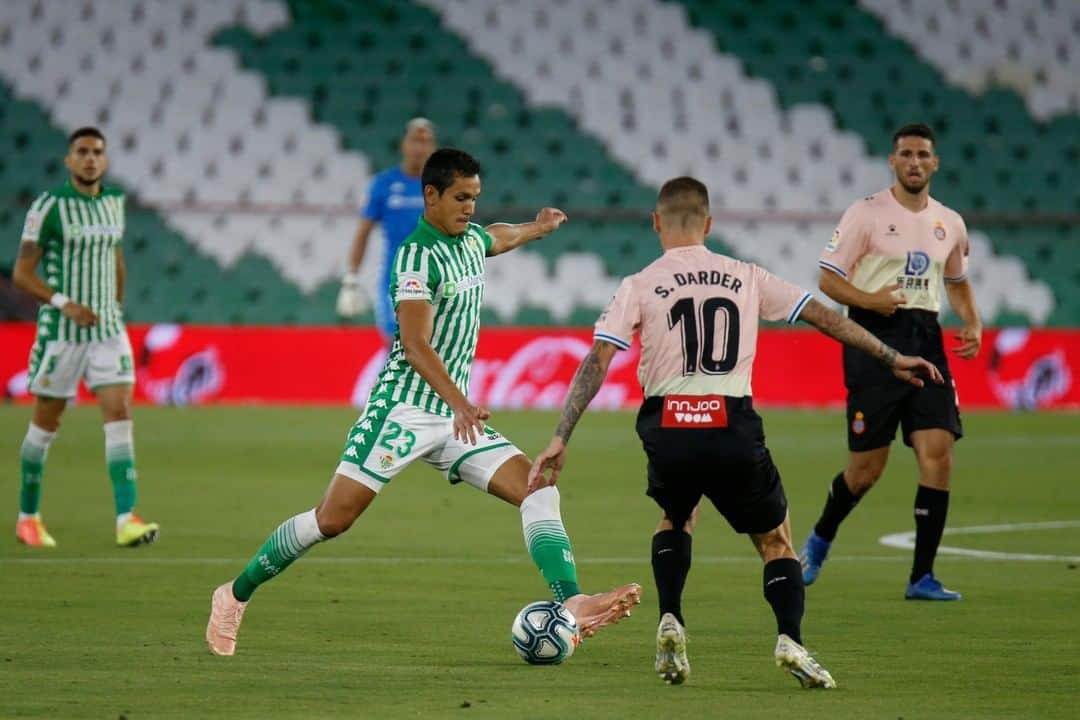 レアル・ベティスさんのインスタグラム写真 - (レアル・ベティスInstagram)「⏱⚽️ 30' 💚⚪ #RealBetisEspanyol 0-0 ⚪🔵 #DíaDeBetis」6月26日 5時33分 - realbetisbalompie