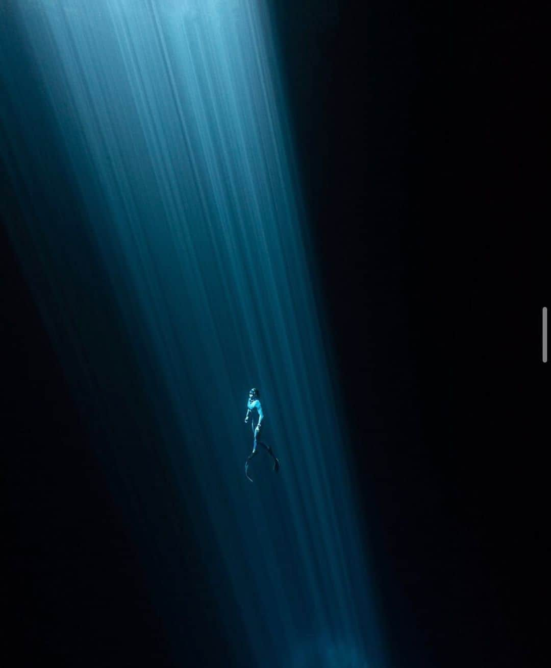 Canon Photographyさんのインスタグラム写真 - (Canon PhotographyInstagram)「Free diving In a beautiful pillar of light in Mexico! Photography | @andremusgrove  Curated by @ianharper • • • • • #mexico #diving #cdmx #scuba #scubadiving #dive #underwater #mextagram #mexicocity #mexico_maravilloso #underwaterphotography #colombia #ocean #mexigers #cancun #ig_mexico #vive_mexico #panama #padi #igersmexico #freediving」6月26日 5時41分 - cpcollectives