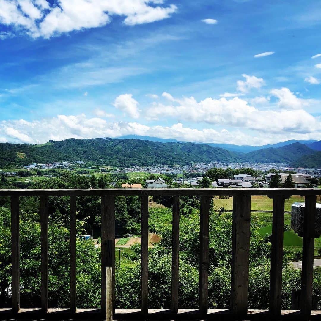 金子三勇士さんのインスタグラム写真 - (金子三勇士Instagram)「What a view! 美しい景色を眺めながら深呼吸の時間 #コロナに負けるな #音楽家の休日 #インスピレーション #エネルギーチャージ #ピアニスト #金子三勇士 #Japan #mountains #energy #musician #pianist #MiyujiKaneko」6月26日 16時43分 - miyujikaneko_official