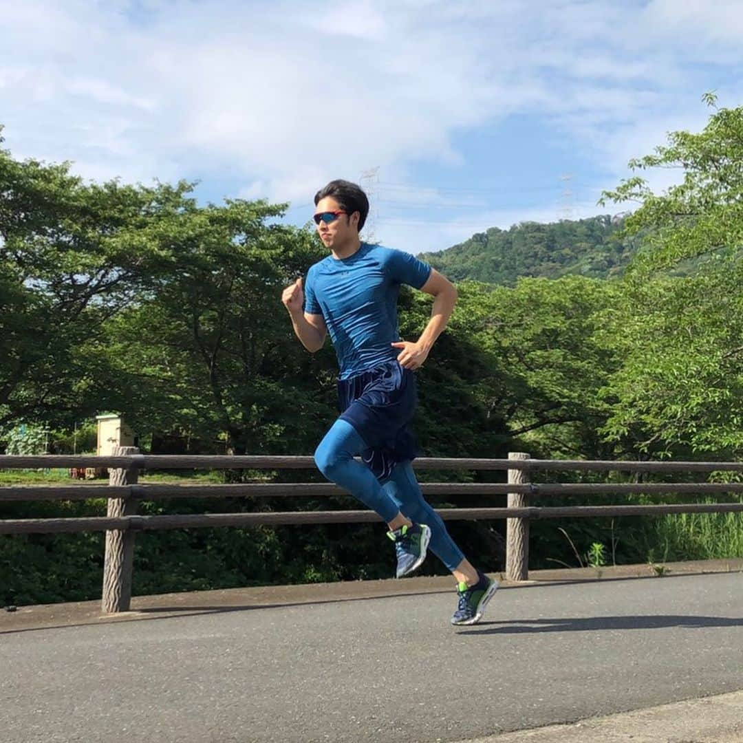 岡田侑大のインスタグラム：「オフシーズンの外でのロードワークに必要なサングラス🕶 天気の良い日は紫外線に気をつけましょう❗️ @oakleyjapan  @underarmourjp」