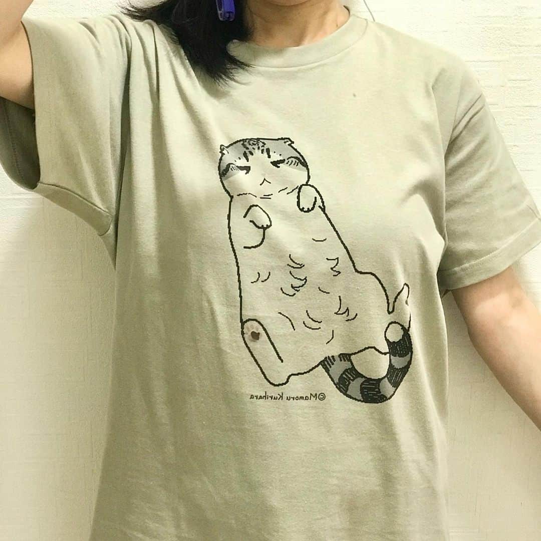 栗原まもるさんのインスタグラム写真 - (栗原まもるInstagram)「急激に食べたくなって作ったコーヒーパウンドケーキと、最近うちで好評の米粉のミックス粉で焼いたパンと、自分用に買ったジムTシャツ。 いい感じです☺️✨ 柔らかで着やすい良い生地。」6月26日 15時23分 - kurimamo.jimlili