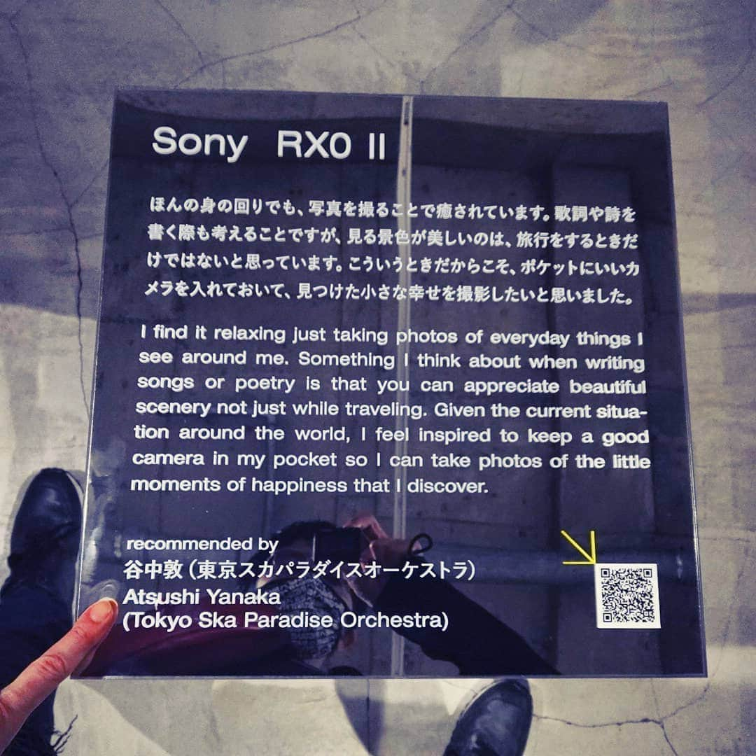 谷中敦さんのインスタグラム写真 - (谷中敦Instagram)「GINZA SONY PARKの伝言板展示 BULLETIN CUBEに参加させて頂いたので、皆さんにご紹介のため足を運びました。この時期ということもあり、かなり距離を空けての展示になっています。展示では、日頃から愛用しているSONYのカメラ rx0iiをご紹介させて頂きつつ、そのカメラで自撮り、リモートで更に自撮りしました。  #rx0ii  #SONYCAMERA」6月26日 15時38分 - a.yanaka