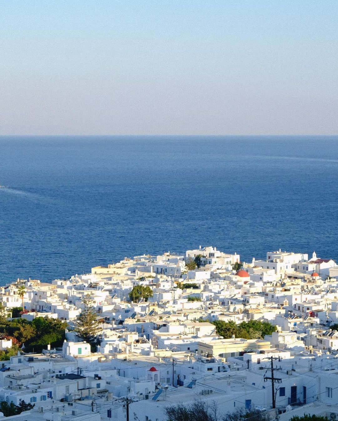 KUNIKAさんのインスタグラム写真 - (KUNIKAInstagram)「I want to go back to Santorini someday!🌺﻿ Where did you want to go if you had no coronavirus this summer holiday?﻿ ﻿ もしもコロナが無い世の中だったら、今年の夏はどこに行きたかったですか？ 最高の夏だったサントリーニwith @cabbage.lovl ちゃん に想いを馳せてクッキーを作りました👒﻿ 青空と青い海に包まれた雄大な自然が発する空気と、人々の陽気な雰囲気が懐かしいなぁ... (思い出の写真はサントリーニ&ミコノスです🇬🇷) ﻿ #artofkunika」6月26日 16時09分 - _kunika_