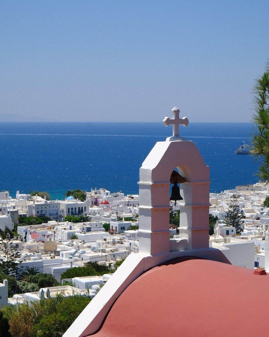 KUNIKAさんのインスタグラム写真 - (KUNIKAInstagram)「I want to go back to Santorini someday!🌺﻿ Where did you want to go if you had no coronavirus this summer holiday?﻿ ﻿ もしもコロナが無い世の中だったら、今年の夏はどこに行きたかったですか？ 最高の夏だったサントリーニwith @cabbage.lovl ちゃん に想いを馳せてクッキーを作りました👒﻿ 青空と青い海に包まれた雄大な自然が発する空気と、人々の陽気な雰囲気が懐かしいなぁ... (思い出の写真はサントリーニ&ミコノスです🇬🇷) ﻿ #artofkunika」6月26日 16時09分 - _kunika_