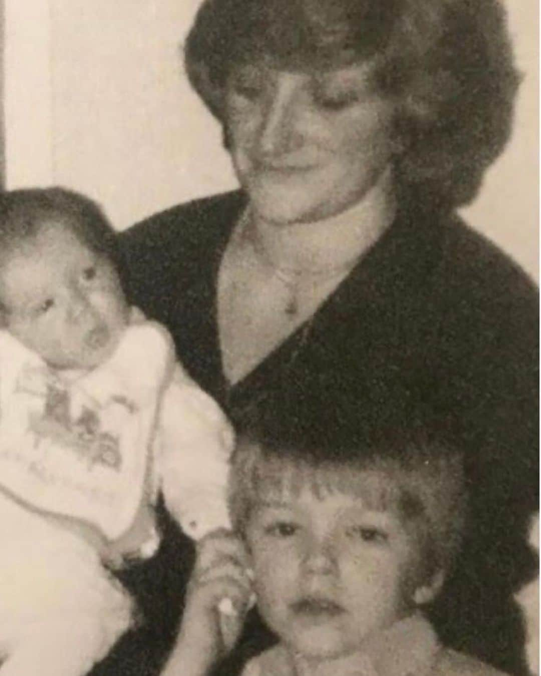 デビッド・ベッカムさんのインスタグラム写真 - (デビッド・ベッカムInstagram)「Happy Birthday to the most amazing mum & nanny ♥️ we love u so much and have the most amazing day ♥️ @sandra_beckham49 ♥️」6月26日 16時09分 - davidbeckham