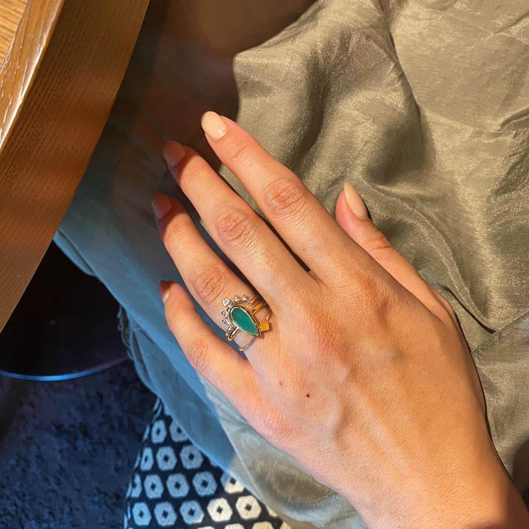IIDA YURIさんのインスタグラム写真 - (IIDA YURIInstagram)「完全に一目惚れ。 三本セットと魅力的。  @newely__ .  沢山付けるより一つの指でインパクトあるのが今の気分🥰♥️ . #ニュエリー#リング#シルバー#アクセサリー#指輪#アクセ#newely#silver925」6月26日 16時06分 - yurima_ma