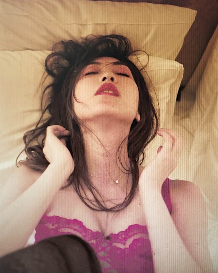 辰巳奈都子さんのインスタグラム写真 - (辰巳奈都子Instagram)「これお気に入りの1枚枚💋  #週プレ に#グラビア 載ってるよん🧡見てねぇ  #gm#hotel #めざせフォロワー60000人 #せるふぃー#セルフィー#selfie#photo#自撮り #下着#lingerie #ランジェリー#週刊プレイボーイ」6月26日 16時16分 - tatsumi_natsuko