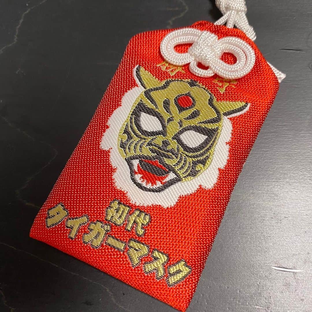 のインスタグラム：「🐯🐯🐯﻿ ﻿ かっけ〜の貰ったぜ‼️﻿ ﻿ 神田明神の初代タイガーマスク御守り﻿ ﻿ なんか今なら4次元殺法が出来そうな気がします！w﻿ ﻿ #初代タイガーマスク #神田明神」