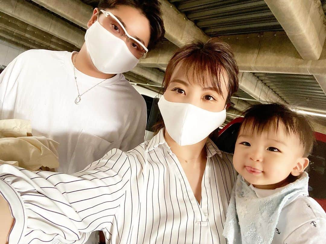 Momoeのインスタグラム：「. . 前にスーパー行った時の📸💘 みよの顔が可愛すぎる🥺🥺💓💓 マスクは母に貰った赤ちゃんの城の👶🏻 . .  #happy #家事 #育児 #family #家族 #boy #smile #男の子 #息子 #code #love #lucky #kids #子供 #thankyou #宝物 #ベビー #fashion #follow #心 #縁 #パパ #ママ #家族写真 #男の子ママ #赤ちゃん写真 #photo #子育て #1歳 #赤ちゃんの城」