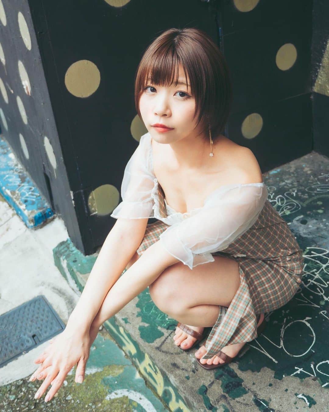 のインスタグラム：「ポルカドット●○●○ . . . #韓国ファッション  #韓国コーデ  #チャイナワンピース  #チャイナ風 #ストリート撮影  #コスプレ好き  #rockmood  #polcadot  #loewe  #model #gravure #portraitmodel  #cosplayer  #モデル女子  #グラビアアイドル #コスプレイヤー  #インスタグラマー #ポートレートモデル  #2020ss #ar #コーディネート #可愛くなりたい  #黒髪ショート #japan_of_insta  #igportrait #pasha_magazine #instaportrait  #tokyocameraclub  #japanesegirl  #日本人」