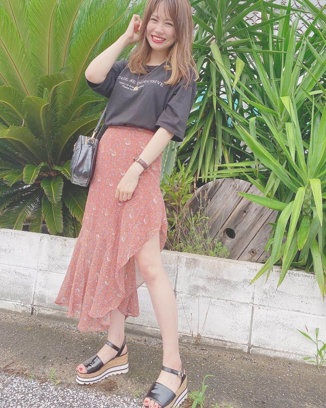 毛利佳納子さんのインスタグラム写真 - (毛利佳納子Instagram)「♔.ﾟ ╭☞ ﻿ #今日のコーデ . Tops : @secretlabel_jp  Skirt : @secretlabel_jp  Shoes : @grl_official  Watch : @danielwellington . 上下ともに #secretlabel 様💕 人気のスカートをGET(っ*´∀｀*)っ アシメントリーになっててめちゃ可愛い💕 . . #韓国ファッション #韓国通販  #韓国通販サイト #オルチャンファッション  #プチプラコーデ #プチプラ #スカート #シンプルコーデ #2020ss #コーディネート #スカートコーデ  #お洒落さんと繋がりたい」6月26日 16時30分 - kanako_mouri