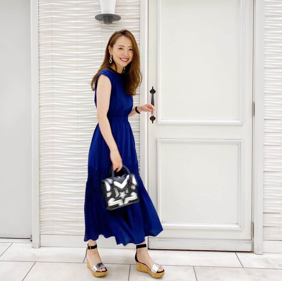 磯部奈央さんのインスタグラム写真 - (磯部奈央Instagram)「Coordinate . キレイめワンピ♡ . #dress…#feerichelu  商品番号 fch311-0475 #bag ...#gracecontinental  #shoes …#fabiorusconi . . . レース部分が一部だから、そこまで甘くならない感じが好きです♡ 写メだと少し明るいネイビーに見えるけど、実際はもっと落ち着いたネイビー🤗 . @joint_space で@feerichelu の商品もSUMMER SALEが開催中でした〜😍✨ . . #coordinate #style #ootd #instagood #instafashion #コーデ #ファッション #コーディネート #fashion #outfit #ワンピース #ワンピ #レースワンピ #feerichelu_style #pr」6月26日 16時33分 - nao_isobe729