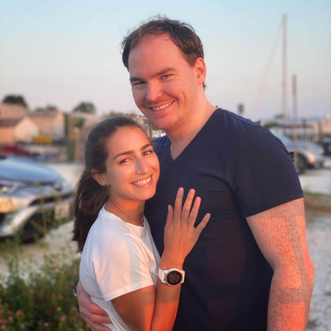 マリッサ・キャステリのインスタグラム：「Summer glow💛 . . . . . . *#summervibes #goldenhour #engaged #newengland #bristol #love #summertime」