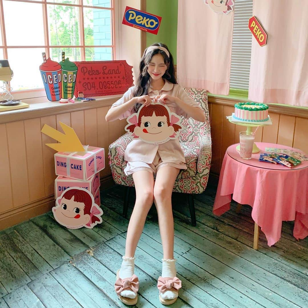 Chuuさんのインスタグラム写真 - (ChuuInstagram)「🎡welcome to PEKO LAND🎡 ⓒ2020 FUJIYA」6月26日 8時17分 - chuu_official