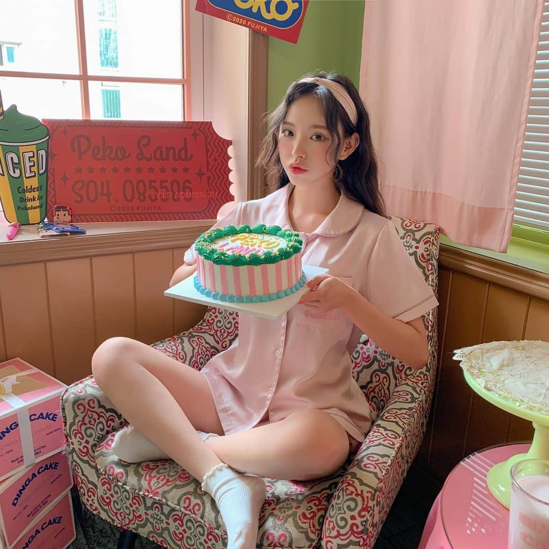 Chuuさんのインスタグラム写真 - (ChuuInstagram)「🎡welcome to PEKO LAND🎡 ⓒ2020 FUJIYA」6月26日 8時17分 - chuu_official