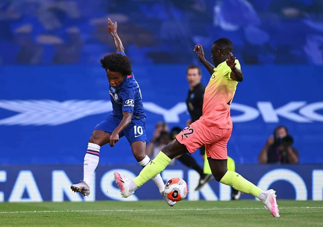 ウィリアンさんのインスタグラム写真 - (ウィリアンInstagram)「Good to be back at the bridge, big 3 points and we keep going!!! 💪🏾💥#3points #CFC #comeonchelsea #premierleague #W10 #stamfordbridge」6月26日 8時38分 - willianborges88