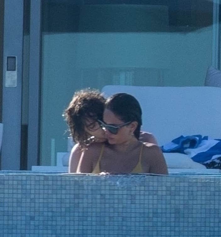Just Jaredさんのインスタグラム写真 - (Just JaredInstagram)「@tchalamet and @eizagonzalez get steamy in a pool together in Mexico. Tap this picture in the LINK IN BIO to see more! #timotheechalamet  #eizagonzalez  Photos: Backgrid」6月26日 8時42分 - justjared
