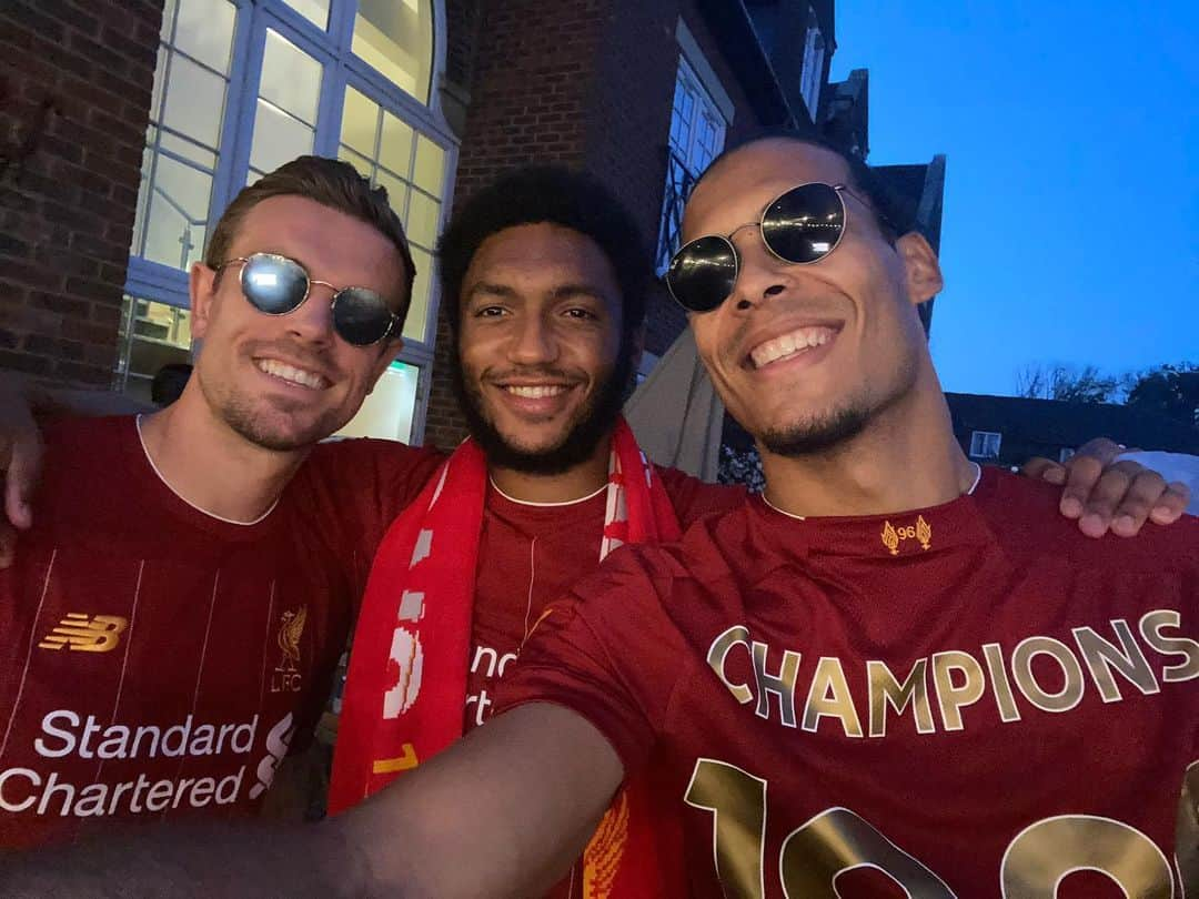 ジョー・ゴメスさんのインスタグラム写真 - (ジョー・ゴメスInstagram)「Premier league champions! @liverpoolfc 🔴❤️🏆」6月26日 8時44分 - joegomez5