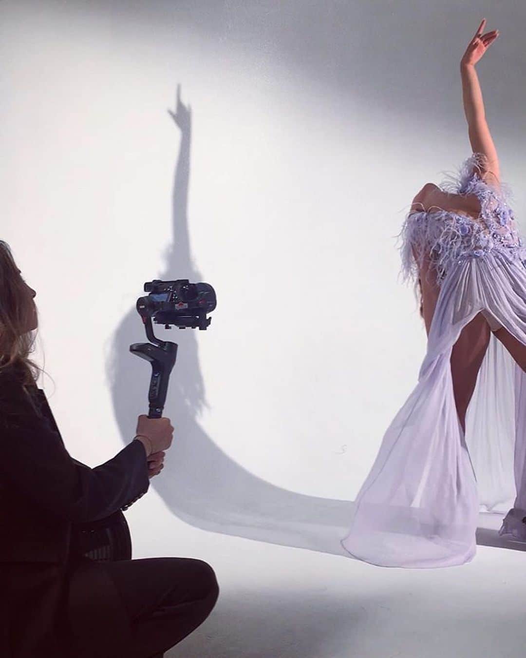 ローラ・エスブラのインスタグラム：「@stagemotionparis @angiekremer @lametamorphoseofficial」