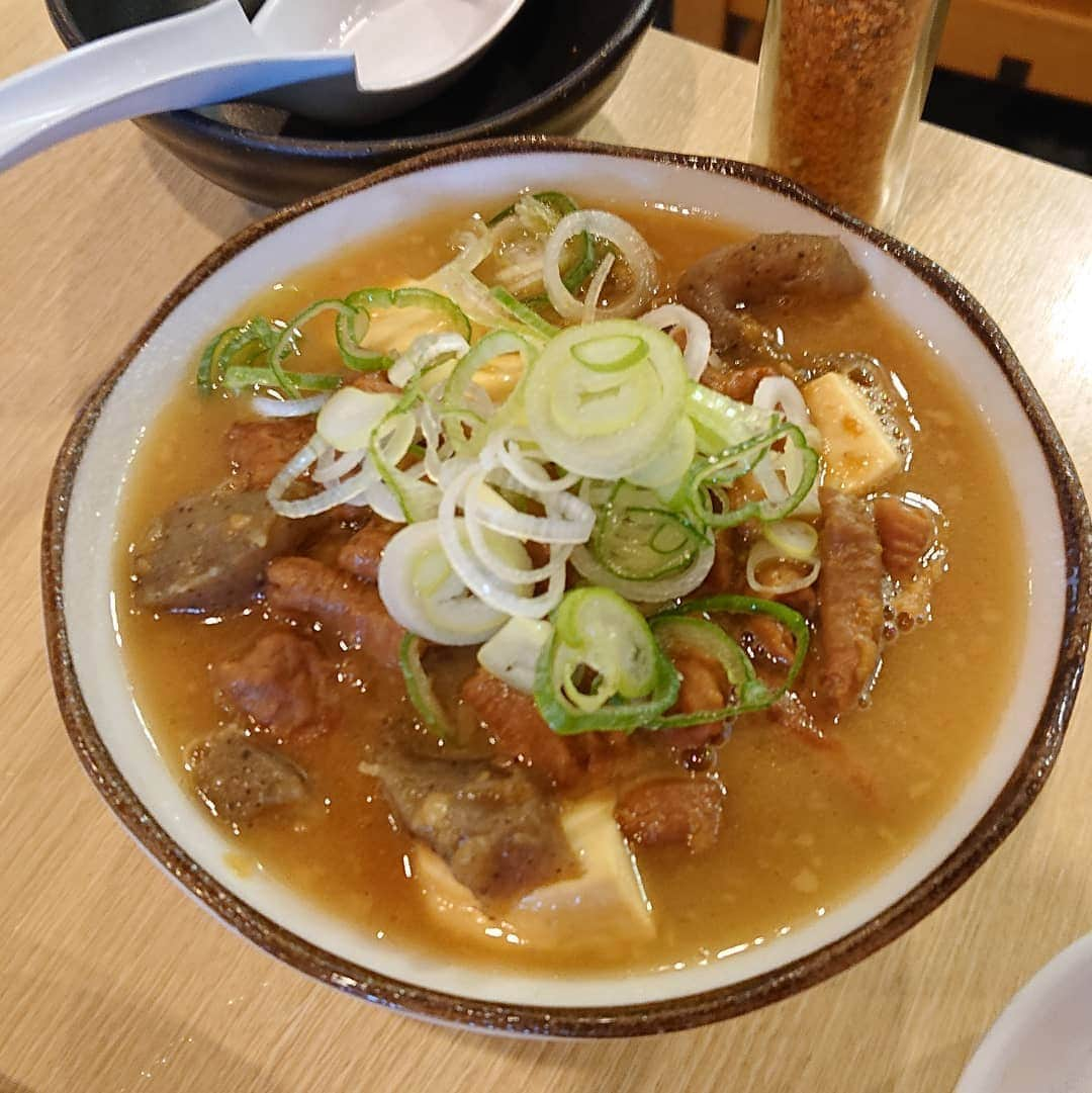 森下久美さんのインスタグラム写真 - (森下久美Instagram)「久しぶりのゴルフ後に寄った 佐野ラーメン「大和」🍜🍥 澄んだスープに青竹打ちのちぢれ麺があい 凄く美味しかったょ😋🍴💕 ソーシャルディスタンスしながら 待ったかいがありました❕  #大和#佐野ラーメン#佐野#栃木#栃木ゴルフ#ラーメン#ゴルフgolf#ゴルフ女子#ゴルフ大好き#モデル#model#image#イマージュ#森下久美#morishitakumi」6月26日 8時47分 - kumicaro