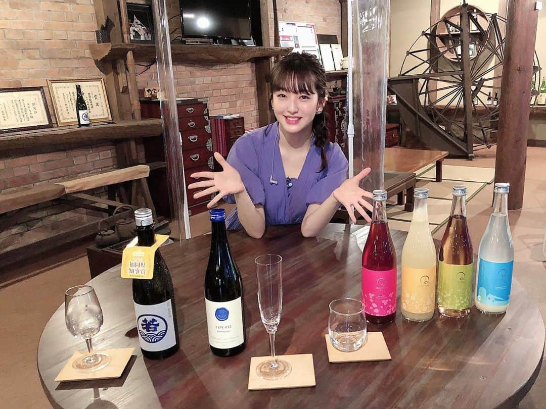 田島芽瑠さんのインスタグラム写真 - (田島芽瑠Instagram)「#アサデス 。中継ありがとうございました🍶﻿ ﻿ 今回は、大川市にある若波酒造から中継させていただきました！！﻿ ﻿ 田島芽瑠、初の日本酒デビュー！﻿ しっかりリポート出来てるかドキドキでした💓﻿ ﻿ まずはリキュールのQdamonの博多あまおう味🍓（画像3枚目）﻿ ジュースみたいで飲みやすい！﻿ 私はめちゃくちゃ好きでした！炭酸や牛乳で割っても美味しいみたいです☺️💕﻿ （ちなみにこれ買った😂）﻿ 味は4種類あって、夏はヨーグルトもオススメらしいです！﻿ ﻿ お酒に慣れてない方、女性の方におすすめです🤤﻿ ﻿ そして、二つ目（画像４枚目の左）﻿ 日本酒の若波純米吟醸です！﻿ 香りがとっても良い✨最初は喉にガツンとくるんですけど、後味はスッキリしててめちゃくちゃ飲みやすかったです！﻿ 初めての日本酒だったけど好きだった💕﻿ ﻿ 最後は、こちらも日本酒🍶﻿ 若波純米吟醸・F Y2﻿ 夏に大人気の日本酒らしく、爽快感清涼感あって男性が好きそう味わい☺️香りもすっきりとした印象でした✨﻿ （どっちの日本酒も父にお土産に買っちゃいました！）（結局全部買っちゃった）﻿ ﻿ 初の日本酒だったけど、めちゃくちゃ美味しくて日本酒のイメージが良い意味で変わりました😍﻿ ﻿ 若干顔が赤いです笑﻿ ﻿ ネットでも買えるので皆さん是非！﻿ ﻿ #若波酒造 #若波 #日本酒 #日本酒女子 #日本酒🍶 #リキュール #お酒 #福岡 #大川 #大川市 #fukuoka #sake #japanesesake #スナイデル #snidel #夏コーデ #summerfashion #ロングヘアアレンジ #ヘアアレンジ #夏ヘア #酒蔵 #今日のメイク #リキュエム #セルフメイク #liquem #夏メイク #夏ワンピ #kbc #田島芽瑠」6月26日 9時09分 - meru_chan_official