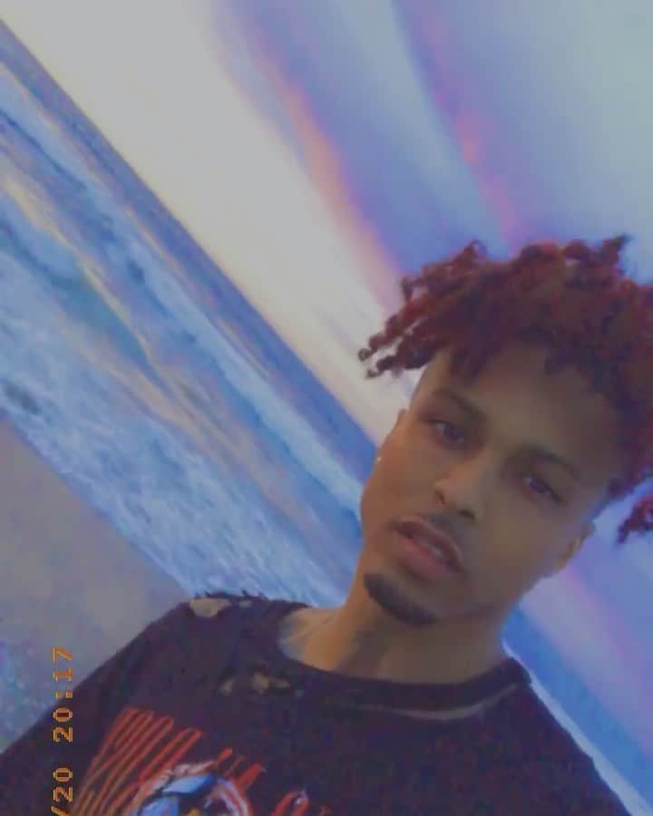 August Alsinaのインスタグラム：「🎶 THE PRODUCT 3 Drops at Midnight🎶 🌍」