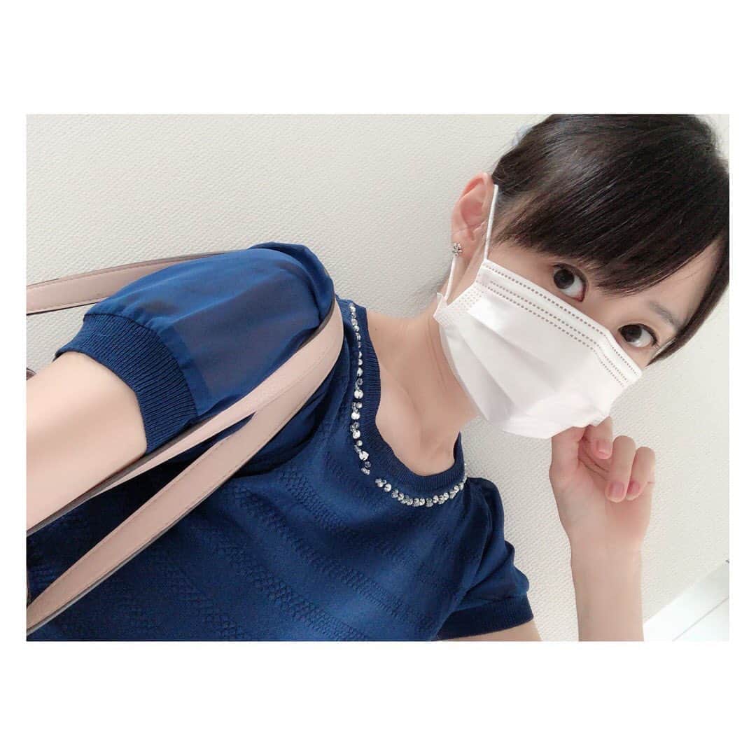 柳野玲子のインスタグラム：「完全防備‼️ マスクして😷 近々のMC打ち合わせ✨ 今日も一日頑張りましょう😊💓 #お仕事 #打ち合わせ #マスク #コロナ対策」