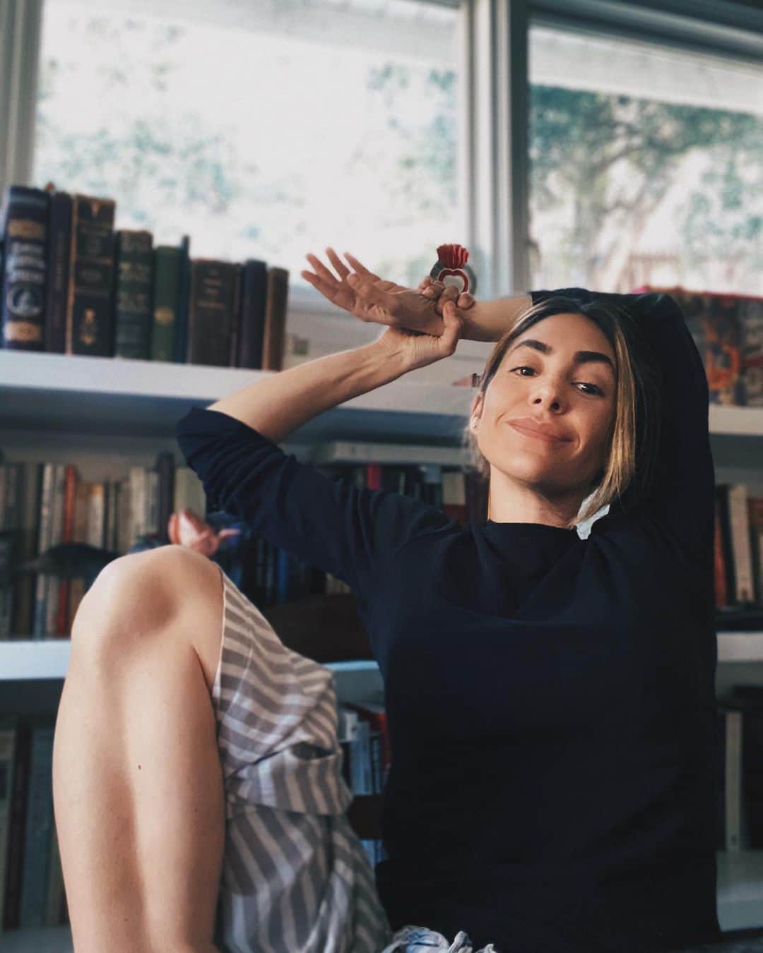 ナタリア・コルドバ・バックリーのインスタグラム：「aquí seguimos, en pijama, a la distancia pero con ciertos momentos alentadores... 🤍」