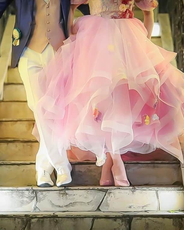 ♡プラコレWedding·⋆*さんのインスタグラム写真 - (♡プラコレWedding·⋆*Instagram)「@placolewedding【#Dressy花嫁 】【#プラコレ】をつけて投稿&フォローしてね♩ . ＝＝＝＝＝＝＝＝ . ラプンツェルをモチーフにした 結婚式アイディアやコーディネート👸🦎💕 フライパンやラプンツェルヘアなど。 . あなたのお気に入りの ラプンツェルコーデを見つけて♡♩ ＝＝＝＝＝＝＝＝ photo by … 1枚目> @studiokyo_miku さん 2枚目> @shibata_yuuka さん 3枚目> @mh_wedding511 さん 4枚目> @h.a_25wedding さん ＝＝＝＝＝＝＝＝ Dressy記事では、 ラプンツェルコーデを、 ご紹介してるのでチェックして！ ＞https://bit.ly/3hRbH9s ＝＝＝＝＝＝＝＝ 『#Dressy花嫁』『#プラコレ』の ハッシュタグをつけて写真をUPしてね✦ 花嫁アプリ『Dressy by プラコレ』の 記事に掲載＆リグラムされるかも♩ . みなさまからのいいねや保存 コメントをお待ちしています♥ 「このウェディングドレス可愛い！」 「ヘアスタイルも気になる！！」 「今の花嫁さんの流行りは！？」etc. . ＝＝＝＝＝＝＝＝ 花嫁アプリでは、 プロのアドバイザーに結婚式の相談を何度でも♡ ウェディングドレスの記事や、 自分のウェディングレポを残せちゃう♡” . ＞＞＞TOPのURLからcheck ⋈ @placolewedding ＞＞＞結婚のご相談は プラコレウェディングアドバイザーへ♡ @wedding_adviser ＞＞＞ウェディングレポを残したいなら、 farny by プラコレをcheck ✎ @farny_wedding ＞＞＞ウェディングアイテム＆DIYは farnyアイテムをcheck ❁ @farny_wd.item >>>素敵なドレスに出会いたい花嫁さま♡ @dressyonline_をcheck . ＝＝＝＝＝＝＝＝ . #プレ花嫁 #卒花 #花嫁 #卒花嫁 #結婚 #結婚式 #結婚準備 #花嫁準備 #weddingtbt #weddingdress #運命の一着 #花嫁コーディネート #試着レポ #farnyレポ #2020夏婚 #2020秋婚 #2020冬婚 #ラプンツェル #クラウディア #ディズニーウェディング #ディズニープリンセス #FTW #塔の上のラプンツェル」6月26日 9時50分 - placole_dressy