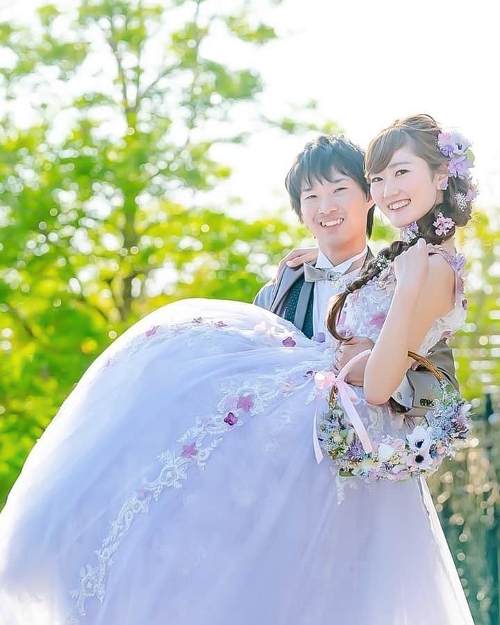♡プラコレWedding·⋆*さんのインスタグラム写真 - (♡プラコレWedding·⋆*Instagram)「@placolewedding【#Dressy花嫁 】【#プラコレ】をつけて投稿&フォローしてね♩ . ＝＝＝＝＝＝＝＝ . ラプンツェルをモチーフにした 結婚式アイディアやコーディネート👸🦎💕 フライパンやラプンツェルヘアなど。 . あなたのお気に入りの ラプンツェルコーデを見つけて♡♩ ＝＝＝＝＝＝＝＝ photo by … 1枚目> @studiokyo_miku さん 2枚目> @shibata_yuuka さん 3枚目> @mh_wedding511 さん 4枚目> @h.a_25wedding さん ＝＝＝＝＝＝＝＝ Dressy記事では、 ラプンツェルコーデを、 ご紹介してるのでチェックして！ ＞https://bit.ly/3hRbH9s ＝＝＝＝＝＝＝＝ 『#Dressy花嫁』『#プラコレ』の ハッシュタグをつけて写真をUPしてね✦ 花嫁アプリ『Dressy by プラコレ』の 記事に掲載＆リグラムされるかも♩ . みなさまからのいいねや保存 コメントをお待ちしています♥ 「このウェディングドレス可愛い！」 「ヘアスタイルも気になる！！」 「今の花嫁さんの流行りは！？」etc. . ＝＝＝＝＝＝＝＝ 花嫁アプリでは、 プロのアドバイザーに結婚式の相談を何度でも♡ ウェディングドレスの記事や、 自分のウェディングレポを残せちゃう♡” . ＞＞＞TOPのURLからcheck ⋈ @placolewedding ＞＞＞結婚のご相談は プラコレウェディングアドバイザーへ♡ @wedding_adviser ＞＞＞ウェディングレポを残したいなら、 farny by プラコレをcheck ✎ @farny_wedding ＞＞＞ウェディングアイテム＆DIYは farnyアイテムをcheck ❁ @farny_wd.item >>>素敵なドレスに出会いたい花嫁さま♡ @dressyonline_をcheck . ＝＝＝＝＝＝＝＝ . #プレ花嫁 #卒花 #花嫁 #卒花嫁 #結婚 #結婚式 #結婚準備 #花嫁準備 #weddingtbt #weddingdress #運命の一着 #花嫁コーディネート #試着レポ #farnyレポ #2020夏婚 #2020秋婚 #2020冬婚 #ラプンツェル #クラウディア #ディズニーウェディング #ディズニープリンセス #FTW #塔の上のラプンツェル」6月26日 9時50分 - placole_dressy
