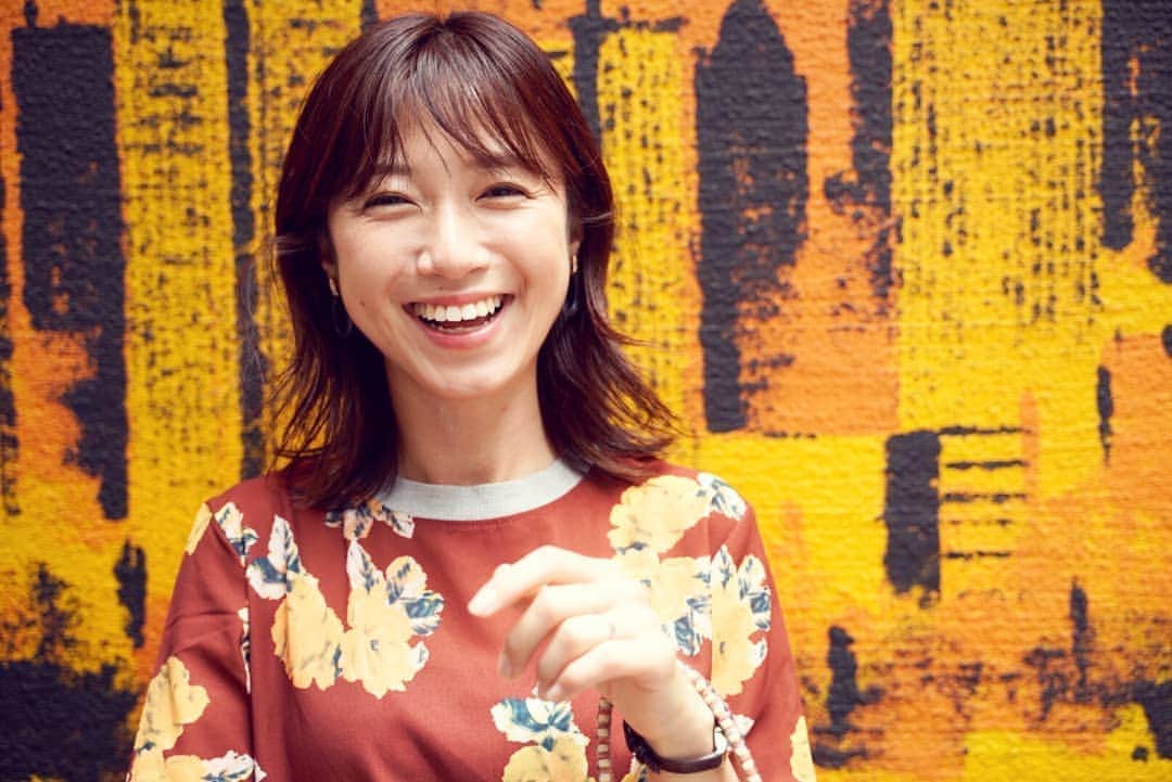 石井寛子のインスタグラム：「お家で友達と遊んだり 外でごはんを食べたり。 家族の笑顔の写真を撮ったり。  マスクの向こうがわの みんなの表情を見られることが 嬉しくてかみしてめる 今日この頃。」