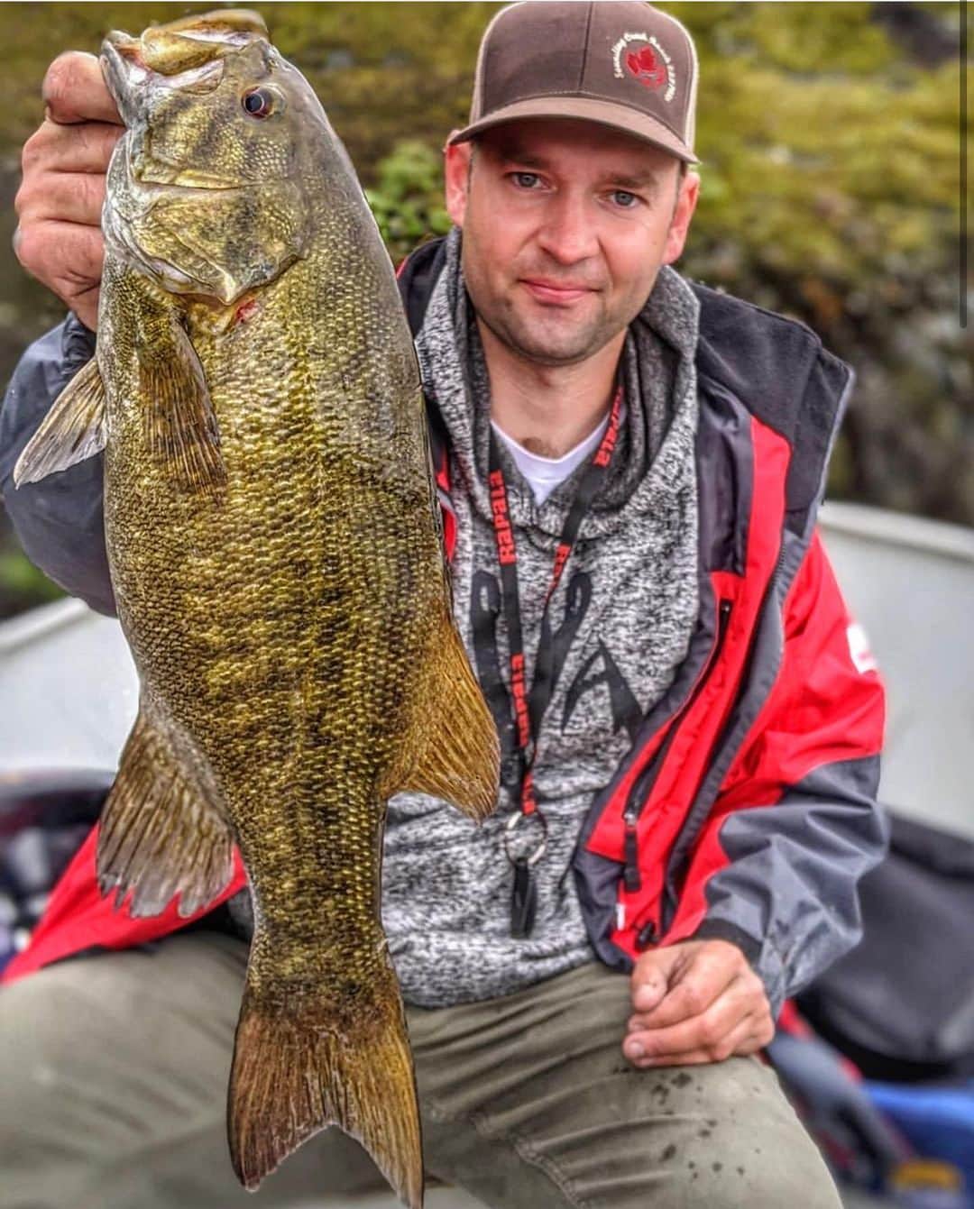 Filthy Anglers™さんのインスタグラム写真 - (Filthy Anglers™Instagram)「Chunk smallie alert from our buddy @pointprovenkennels Graeme! This is an absolute stud of a smallmouth he pulled in recently, assuming it gave one heck of a fight! Congrats on the catch buddy you are Certified Filthy. Looking to join a squad, send us a message would be happy to fill you in! www.filthyanglers.com #fishing #angler #smallmouthbass #smallmouth #bigbass #fish #getfilthy #outdoors #nature #getoutside」6月26日 10時06分 - filthyanglers