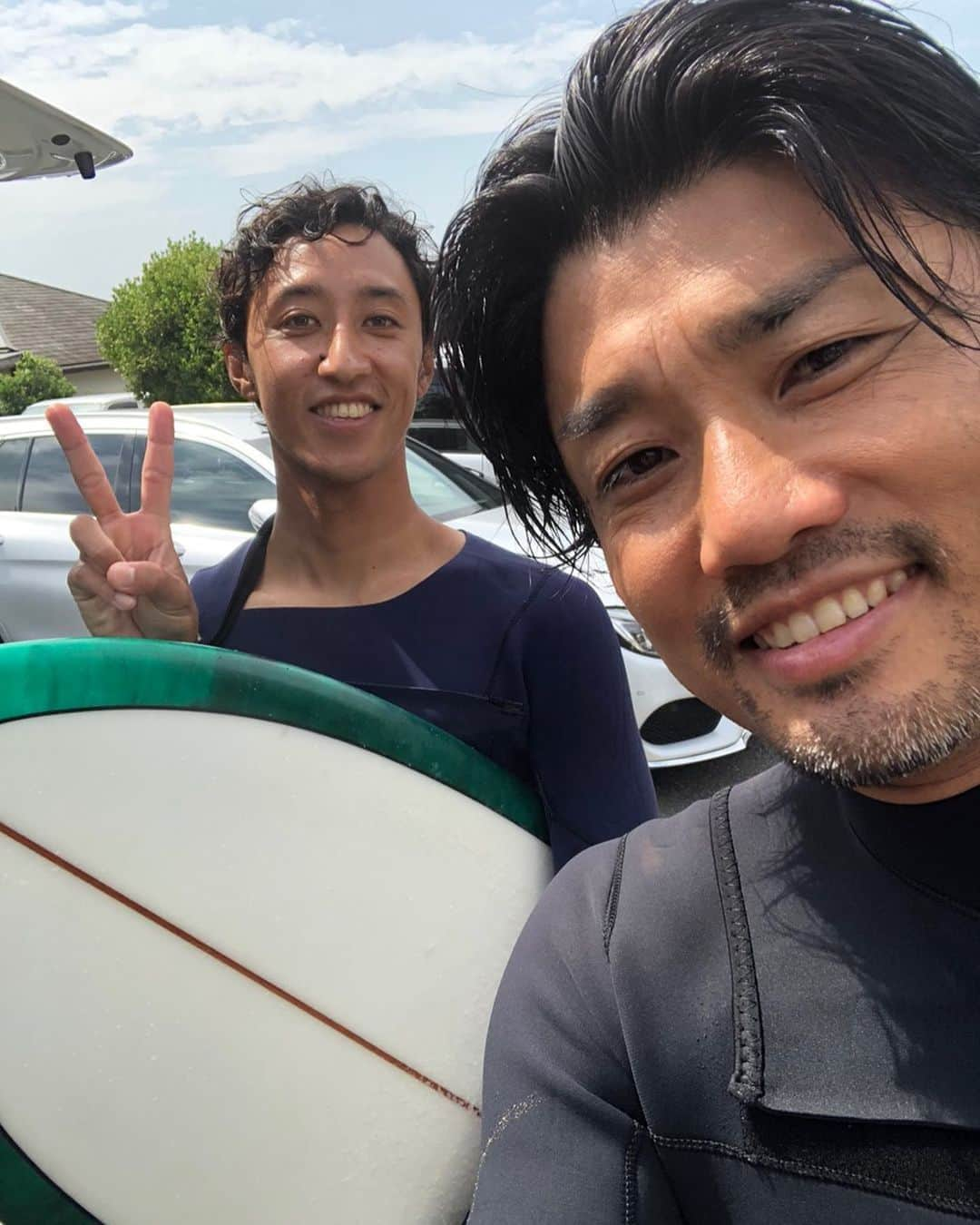 末續慎吾さんのインスタグラム写真 - (末續慎吾Instagram)「サーフィントレーニング﻿ ﻿ ﻿ 今日はサーフィントレーニング。﻿ ﻿ そんで、いつもサーフィンを教えてくれる、﻿ ﻿ プロサーファーの河村海沙君（かわむらかいさ）。﻿ ﻿ 教え方がうまくてびっくりする。﻿ ﻿ ありがとう。﻿ ﻿ 見習わねば。﻿ ﻿ アース。﻿ ﻿ ﻿ #末續慎吾#陸上#かけっこ#河村海沙 #アジャスト#サーフィン道#海の楽しさ#体幹トレーニング#アースエツグ﻿ ﻿」6月26日 10時13分 - suetsugu_shingo