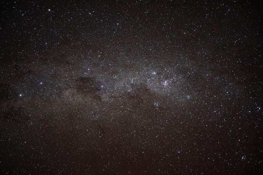 デビッド・ポーコックさんのインスタグラム写真 - (デビッド・ポーコックInstagram)「Winter solstice in the Warrumbungles. What an incredible place.⁠⠀ ⁠⠀ “Ralph Waldo Emerson once asked what we would do if the stars only came out once every thousand years. No one would sleep that night, of course. The world would become religious overnight. We would be ecstatic, delirious, made rapturous by the glory of God. Instead the stars come out every night, and we watch television.”⁠⠀ ― Paul Hawken ⁠⠀ ⁠⠀ Warumbungle National Park is Australia's first Dark Sky Park. Have always wondered if there was a way we could see this sort of night sky in our towns and cities!?⁠⠀ ⁠⠀ Ps. My photo really doesn't do it anywhere near justice.」6月26日 10時30分 - davidpocock